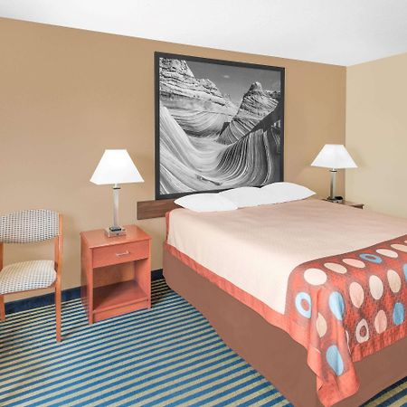 Super 8 By Wyndham Marshalltown Экстерьер фото