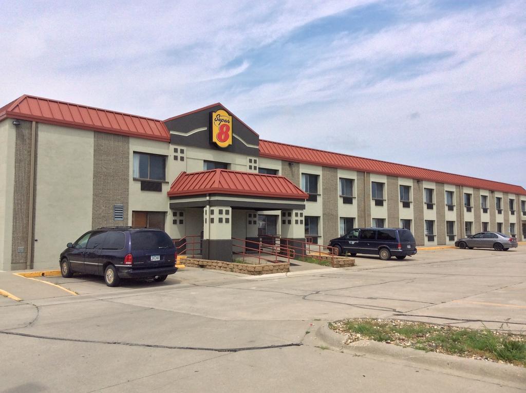 Super 8 By Wyndham Marshalltown Экстерьер фото