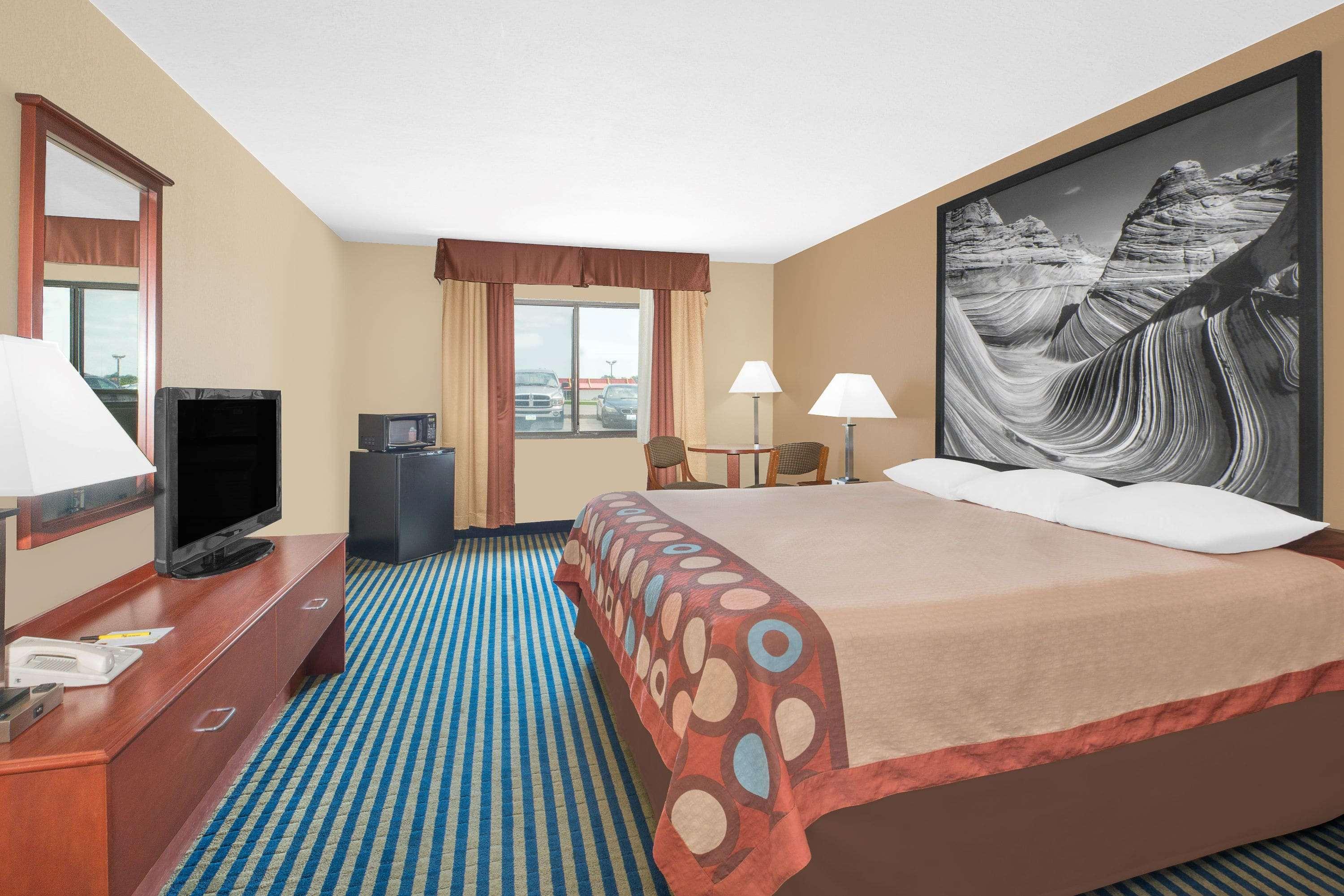 Super 8 By Wyndham Marshalltown Экстерьер фото