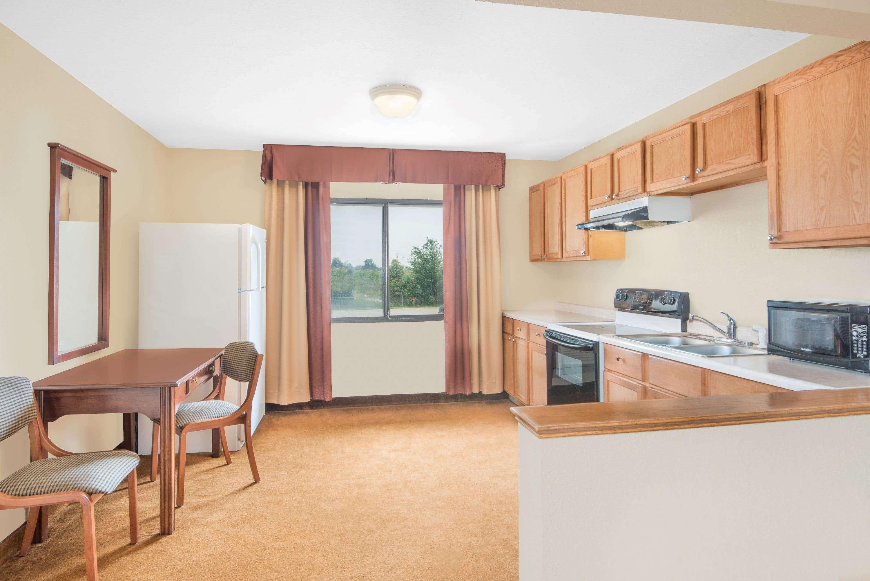 Super 8 By Wyndham Marshalltown Экстерьер фото