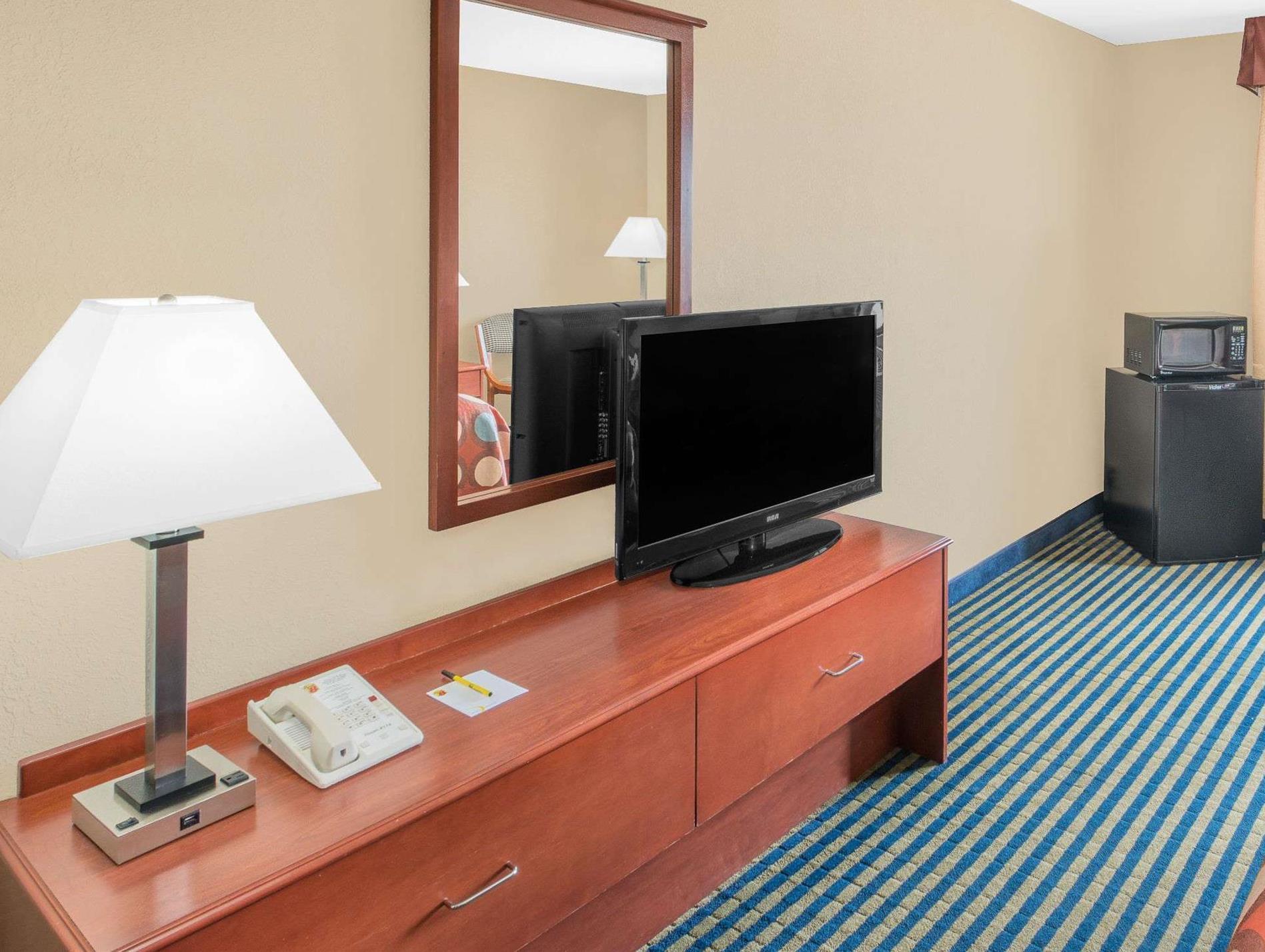 Super 8 By Wyndham Marshalltown Экстерьер фото