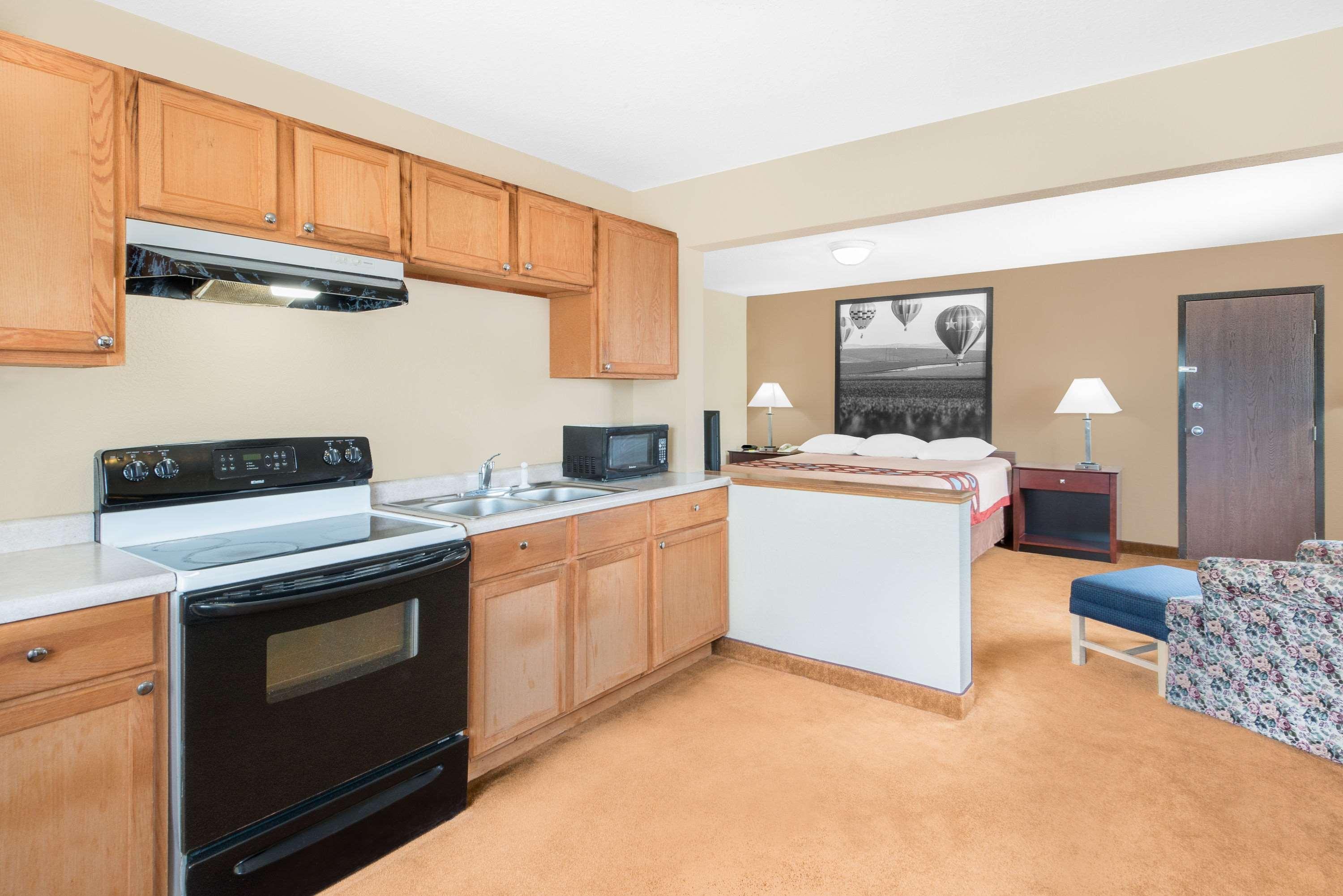 Super 8 By Wyndham Marshalltown Экстерьер фото